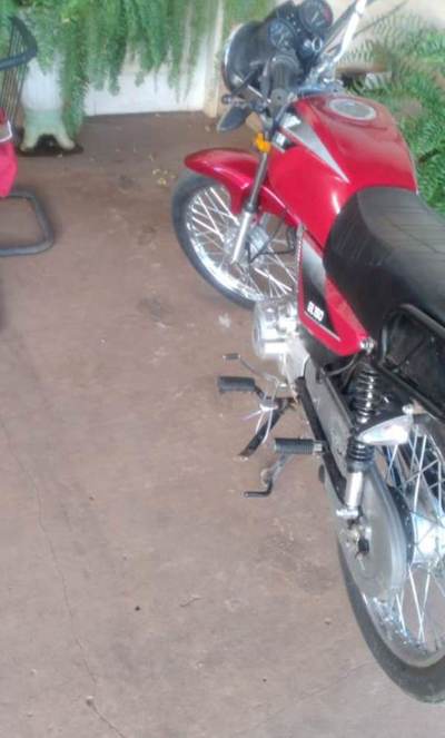 A balazos, delincuentes se llevan una motocicleta en San Lorenzo