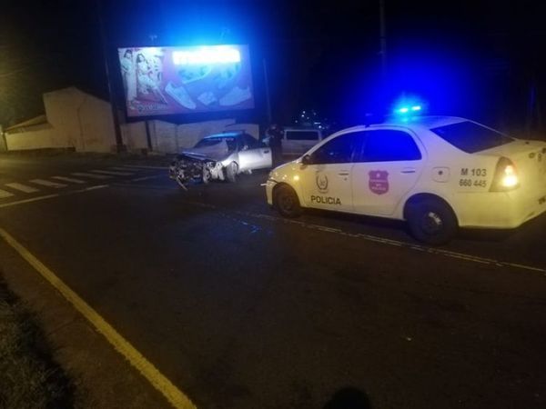 Conductor chocó contra una columna de la Ande sobre la avenida Madame Lynch de Asunción