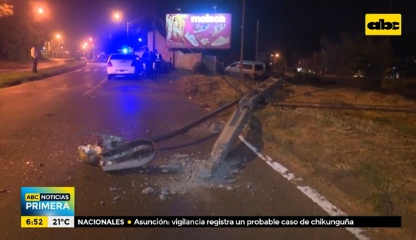 Conductor embiste contra columna de la ANDE en Asunción