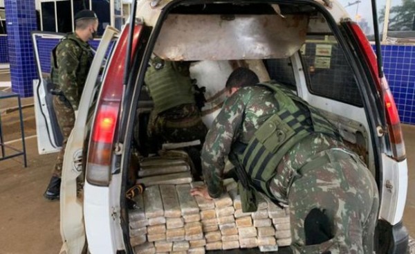 Incautan más de 400 kg de marihuana en aduana brasileña