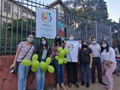 Padres de Pacientes con Errores Congénitos se manifiestan frente al Ministerio de Salud » Ñanduti