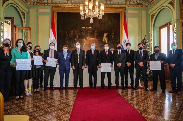Mario Abdo entregó el Premio Nacional de Ciencia 2020 - El Trueno