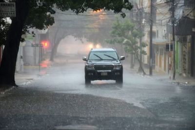 Anuncian tormentas y ráfagas de viento de hasta 120 km/h.