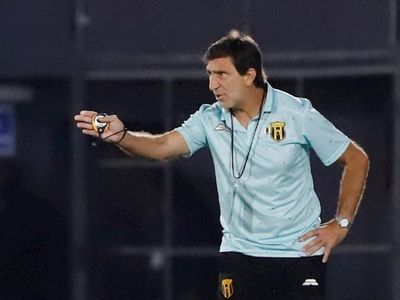 Costas pone en duda su continuidad en Guaraní