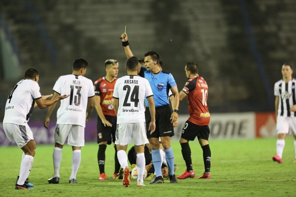 Libertad, muy disconforme por el árbitro designado ante Palmeiras