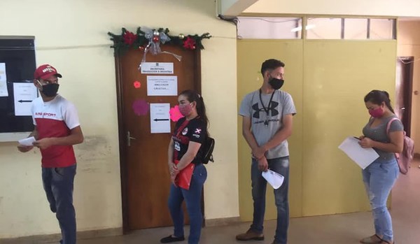 Caazapá: Realizan segundo desembolso de becas estudiantiles - Noticiero Paraguay
