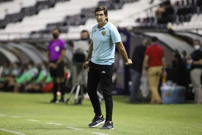 ¿Gustavo Costas pone en duda su continuidad en Guaraní?