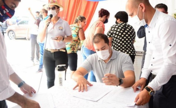 Trabajadores de la vía pública siguen firmando contratos