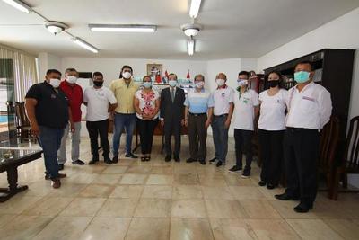 Consulado de China en CDE dona tapabocas a trabajadores del volante