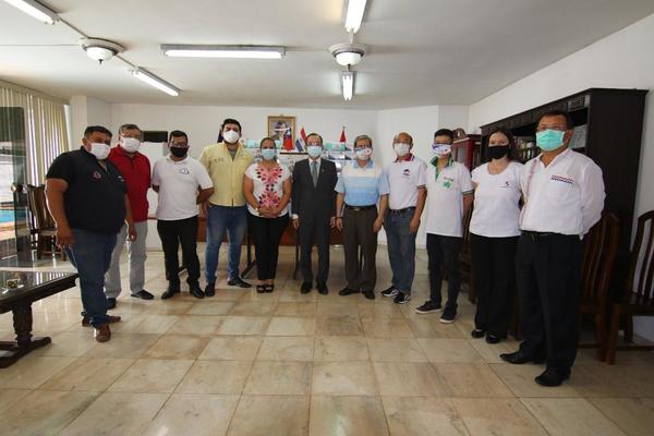 Consulado de China en CDE dona tapabocas a trabajadores del volante
