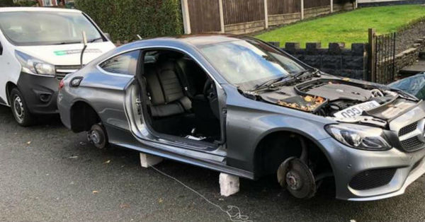 Ladrones desmantelan un automóvil enfrente de la casa del propietario: 'Nadie vio ni escuchó nada' - C9N