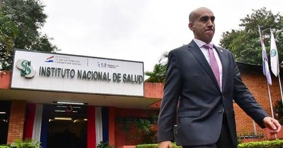 La Nación / Mazzoleni termina el año con bajas notas debido a su “inutilidad” administrativa, afirman