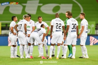 Once Caldas rescinde contrato a un paraguayo