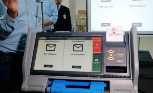 HOY / Socializarán las máquinas electrónicas para capacitar sobre su uso