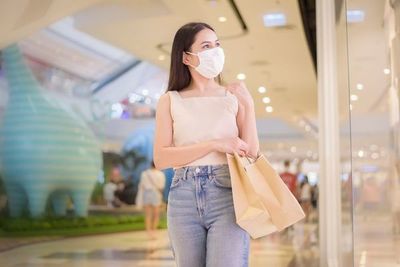 Consumidores abandonan el pesimismo generado por la pandemia - MarketData