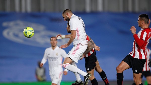 Benzema guía al Real Madrid a su tercera victoria consecutiva en liga