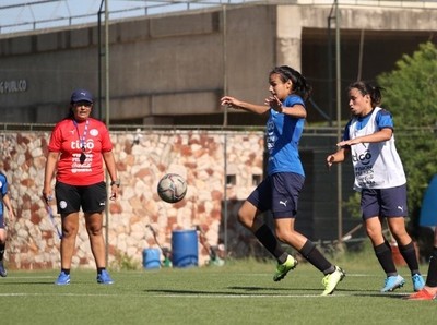 Albirroja Femenina culminó entrenamiento presencial del año - APF