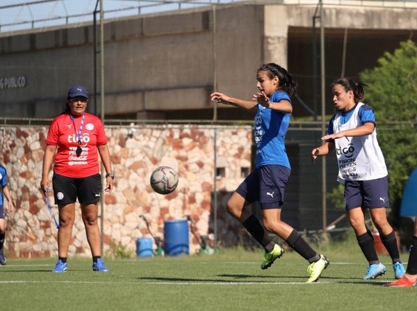 Albirroja Femenina culminó entrenamiento presencial del año - APF