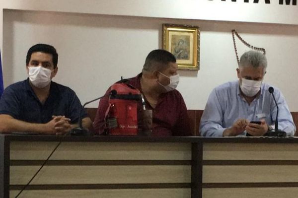 Diputado se fue a sentar junto al intendente a quien persiguió por meses para echarlo de su cargo