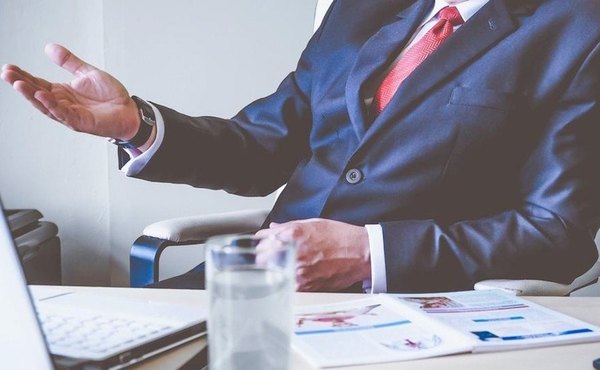 Crónica / Jefe regala 25 palos verdes a sus empleados