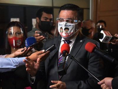 ¿Kits de oro en el MEC? Denuncian supuesta sobrefacturación de Petta