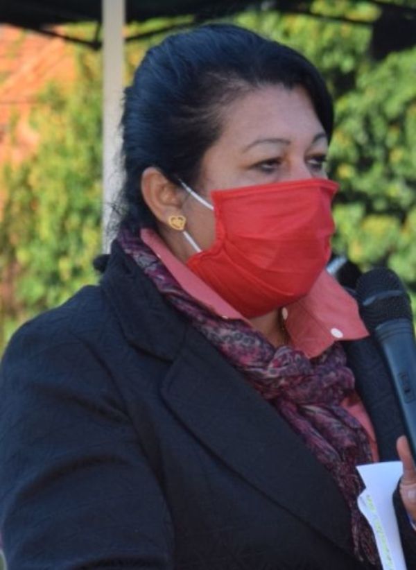 Acusan a docente de abandonar a alumnos - Nacionales - ABC Color