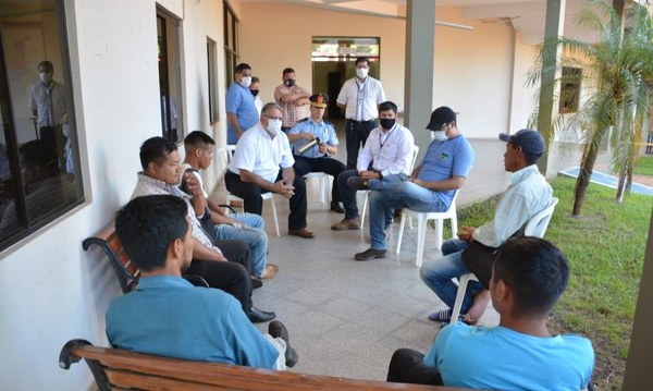Gobernador se reúne con nativos de varias comunidades - Noticiero Paraguay