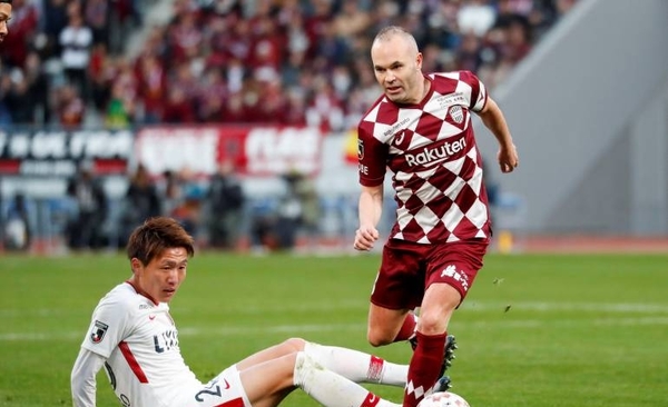 HOY / El 'Cerebro' Iniesta sufre lesión sobre el final de su carrera