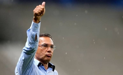 HOY / Vanderlei Luxemburgo está "estable" aunque sin previsión de alta por COVID-19