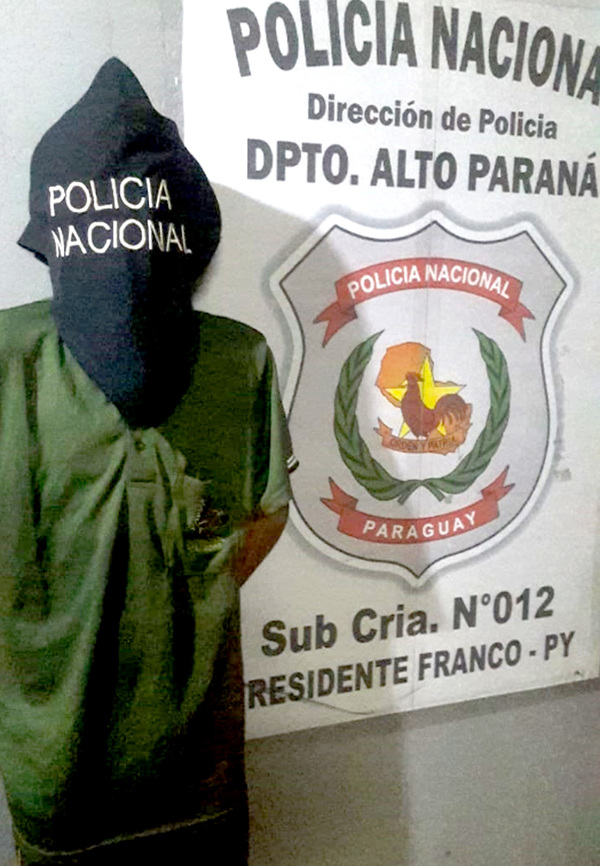 Adolescente de 17 años es reducido a golpes por vecinos en un patio ajeno