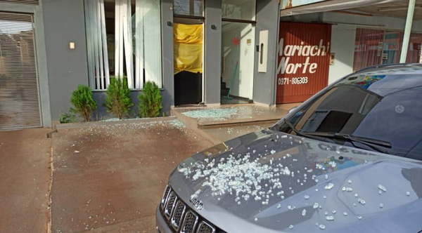 Atacan vivienda del director de la cárcel de Pedro Juan Caballero - Noticiero Paraguay