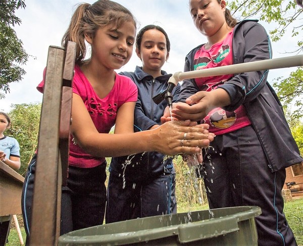 Apelan a la música para concienciar en comunidades rurales sobre el uso correcto del agua - La Mira Digital