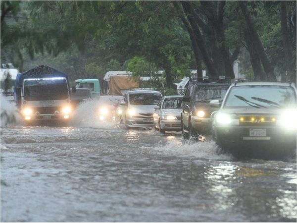 Diluvio inunda las calles y avenidas de Asunción y Central
