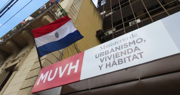 Ministro de Urbanismo y Vivienda sostiene que necesitamos más bicisendas, debido al déficit habitacional urbano