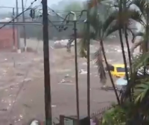 Caos por raudales y arroyos desbordados en Asunción y Central