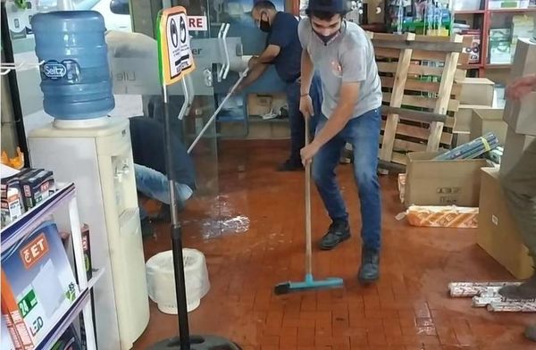 Comercios de Fernando se inundan y culpan al fallido metrobús - Nacionales - ABC Color