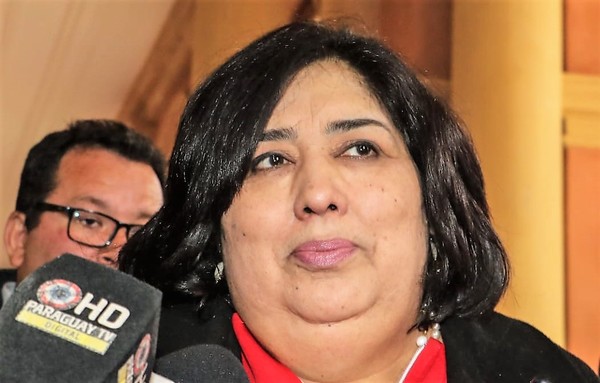 Polémica ministra compara a las iglesias cristianas con Hitler y las acusa de mentir para arrear feligreses - La Mira Digital