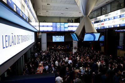 Brasil subasta concesiones de transmisión eléctrica y espera elevada disputa - MarketData
