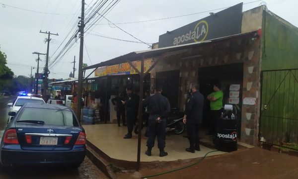 Motochorros hieren a policía durante asalto a casa de apuestas