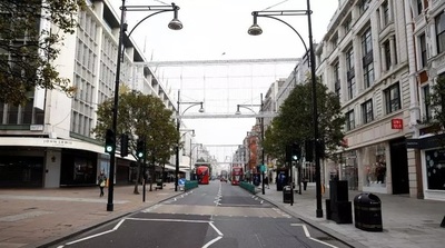 Londres vuelve a cerrar y Johnson llama a festejar la Navidad 'con prudencia'