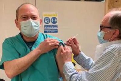 Médico paraguayo recibió vacuna contra el COVID-19: “Me siento muy privilegiado” - Noticiero Paraguay