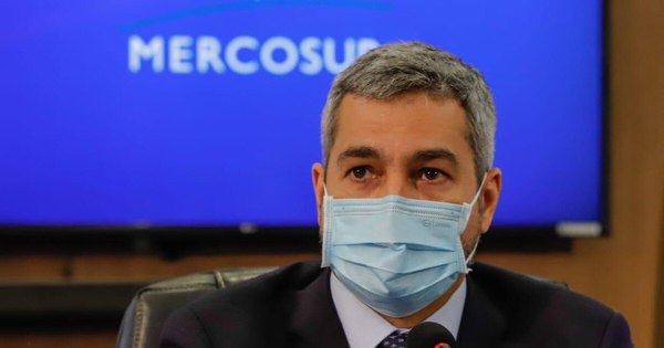 La Nación / Cumbre del Mercosur: Abdo pidió la apertura de fronteras al presidente de Argentina