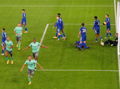 Everton se queda con un partido clave ante el Leicester