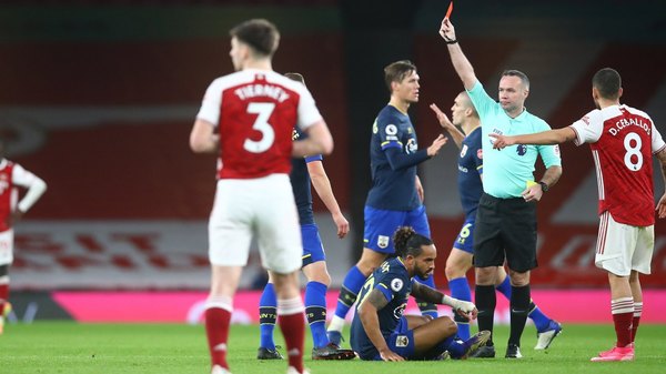 Arsenal acumula seis juegos sin ganar y sigue a la deriva