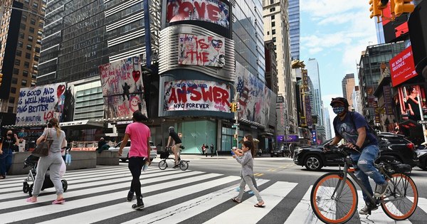 La Nación / Fed revisa al alza previsiones de crecimiento y mantiene tasas próximas a 0%