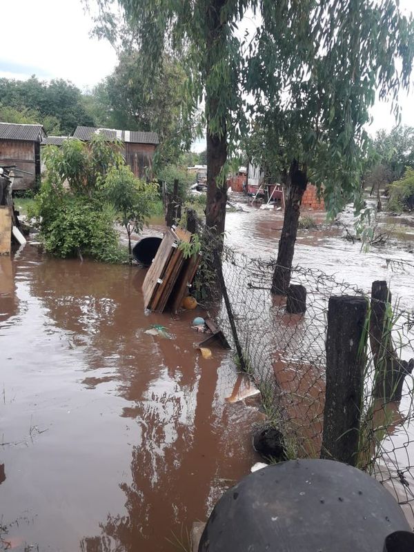Pobladores de Luque se siguen inundando a la espera de un proyecto del MOPC - Nacionales - ABC Color