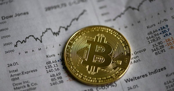 La Nación / El bitcoin supera los 20.000 dólares por primera vez en su historia