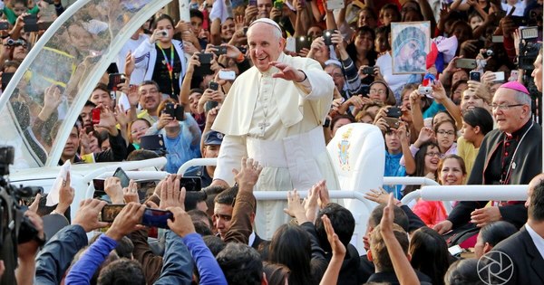 La Nación / Netflix prepara serie con historias inspiradas por el papa Francisco