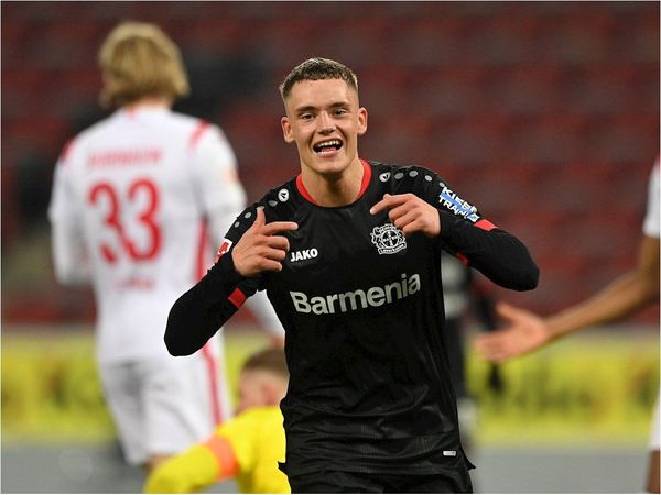 El Leverkusen golea y sigue líder