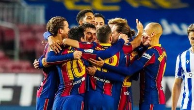 El Barça sufrió pero remontó a la Real Sociedad